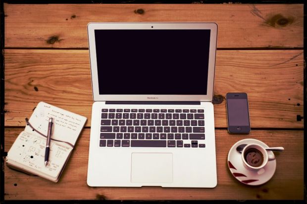 home-office-336378_1920 grunge