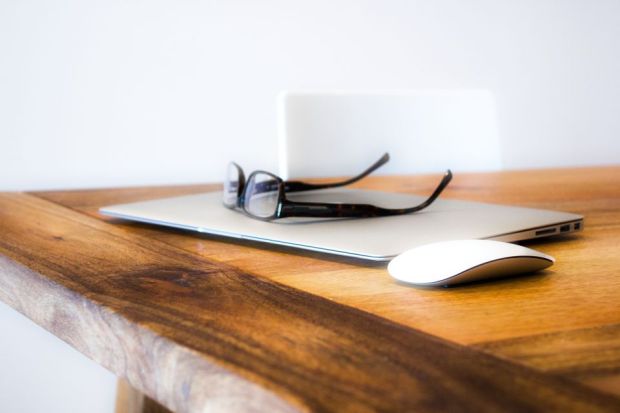 macbook-336704_1920 antonio edit