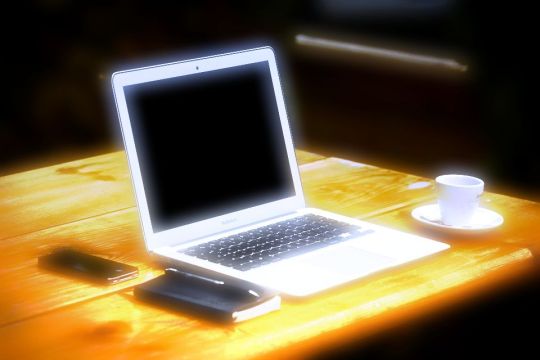 workstation-336369_1920